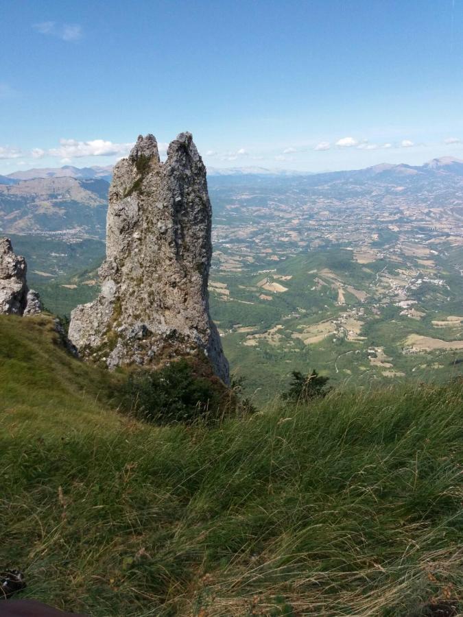 B&B Le Ginestre Castelli Bagian luar foto